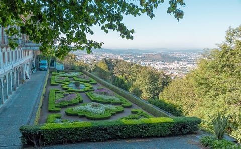 Small Group Cultural Tour of Braga and Guimarães from Porto