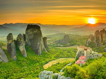 2-Day Tour to Delphi & Meteora with Guide and Tickets From Athens