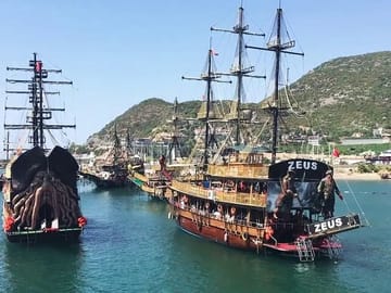 Alanya Pirate Boat Tour with Lunch and Scenic Views