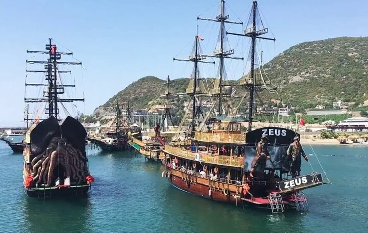 Alanya Pirate Boat Tour with Lunch, Soft Drinks & Transfer