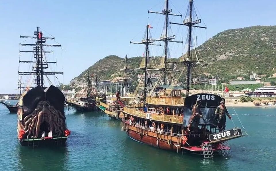 Alanya Pirate Boat Tour with Lunch and Scenic Views