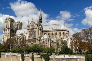 Notre Dame Interior Tour with Crypt, Macaron or Lunch