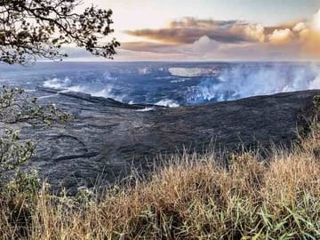 Hilo Volcanoes and Waterfalls Small Group Tour