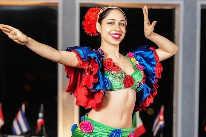 Bosphorus Dinner Cruise in Istanbul with Turkish Night Show 4