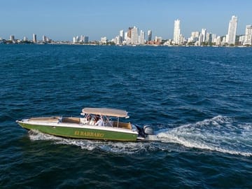 Luxury Boat Rental Tour to Rosario Islands from Cartagena