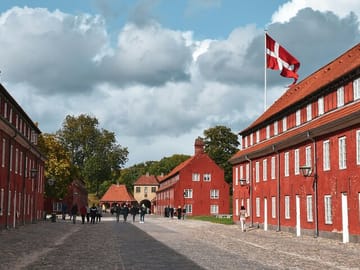 Private Walking Tour of Copenhagen's Nyhavn and Amalienborg Palace