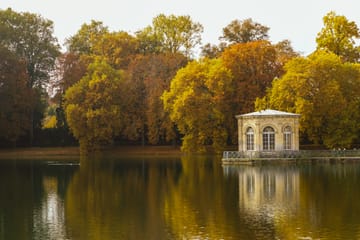 Day Trip to Fontainebleau Palace from Paris by Minivan