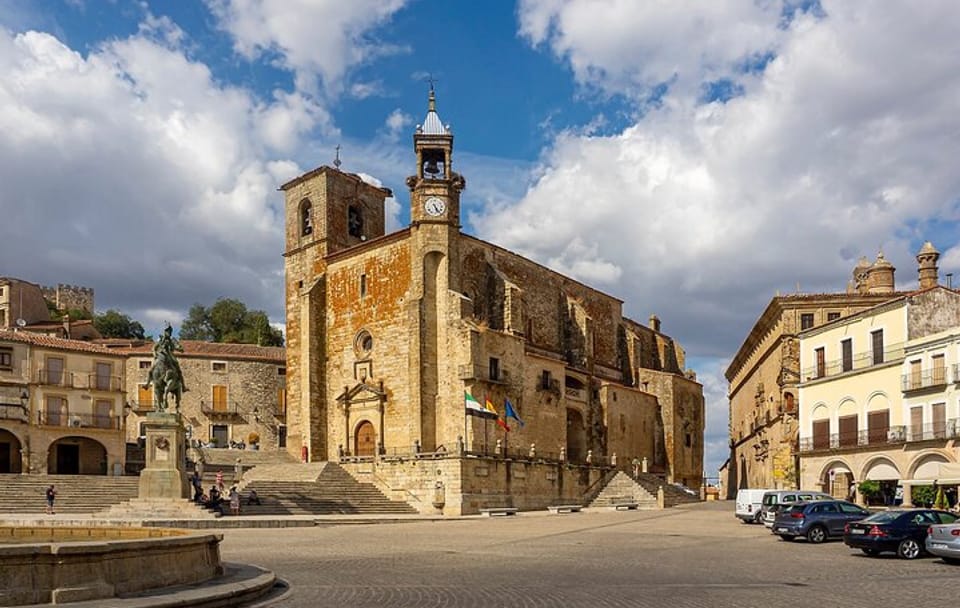 Explore Trujillo's Historic Palaces and Medieval Castle