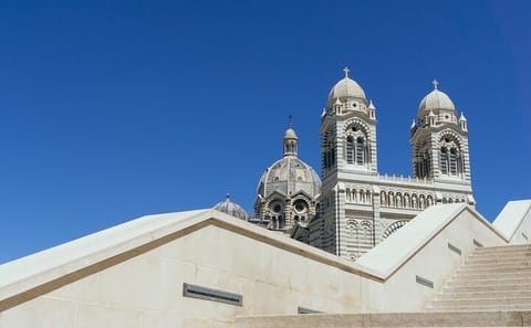 Private Walking Tour of Historic Marseille Landmarks