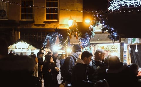 Walking Tour and Christmas Market in Bath, UK