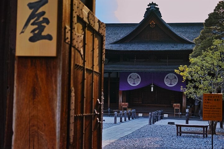 Takayama Private Vehicle Service with Restaurant Reservation