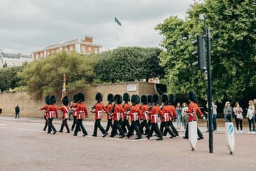 Guided London Tour with Changing of the Guard Ceremony