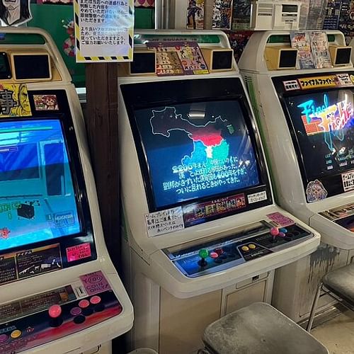 Nostalgia Walking Tour with Anime and Retro Gaming in Akihabara