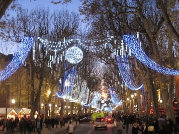 Walking Tour of Aix-en-Provence with Christmas Market Experience