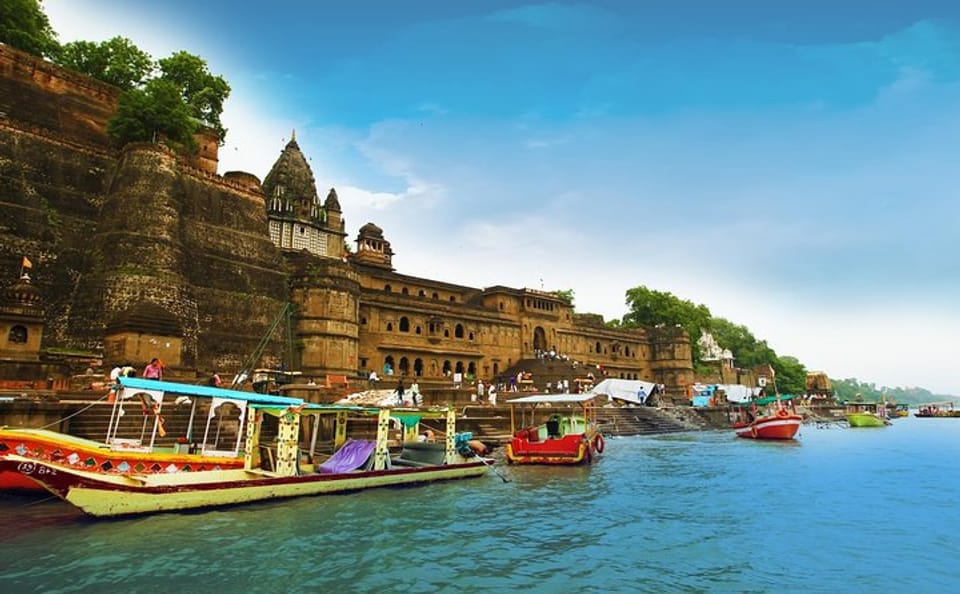 Maheshwar Cultural Day Tour from Indore by Private Vehicle