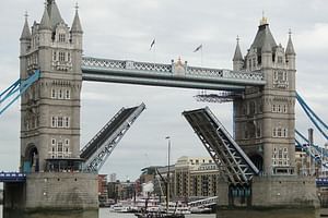 London Full Day Private Tour by Walking and Public Transportation