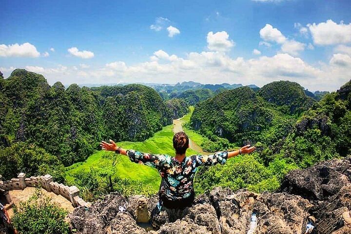 Ninh Binh Highlights Private Tour: Scenic Boat Trip, Pagoda & Caves