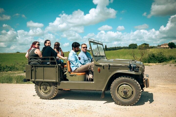 Classic: Tuscan Vineyard Old Jeep Tour, Wine Tasting & Lunch