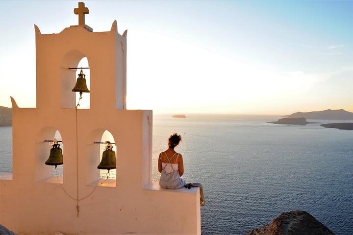 Santorini 5 Hour Private Oia Tour & Lunch/Dinner at a Local Farm