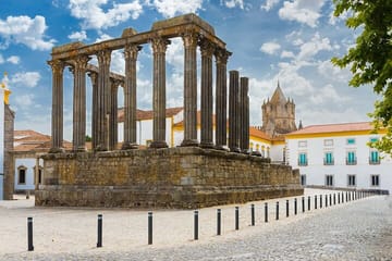 Évora & Wine: Private Walking Tour with Tickets and Wine Tastings