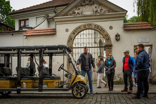 Krakow: Kazimierz Quarter and former Jewish Ghetto Sightseeing by Electric Golf Cart