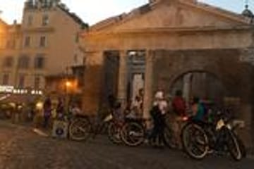 Private Night Bike Tour of Rome with Views of the Forum