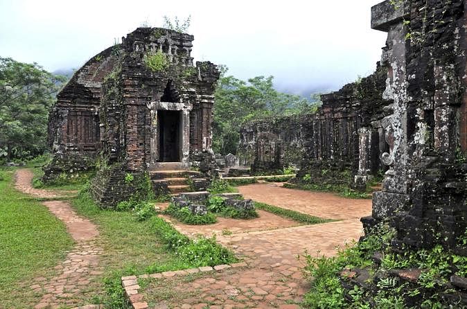 Private Tour: UNESCO Heritage Sites in Hoi An & Hue with Guide