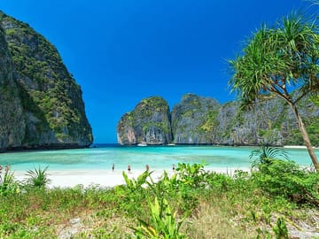 Phuket Island Hopping Tour: Phi Phi and James Bond Islands