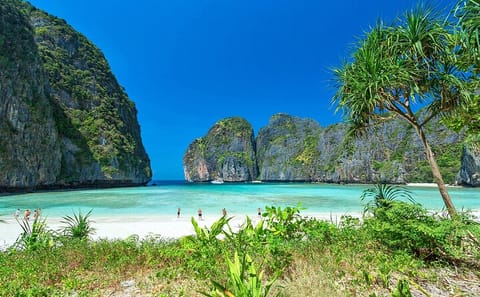 Phuket Island Hopping Tour: Phi Phi and James Bond Islands