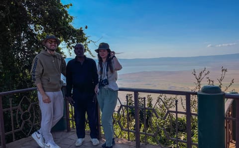 4 Days / 3 Nights – Safari on the Serengeti Plains via Ngorongoro Crater