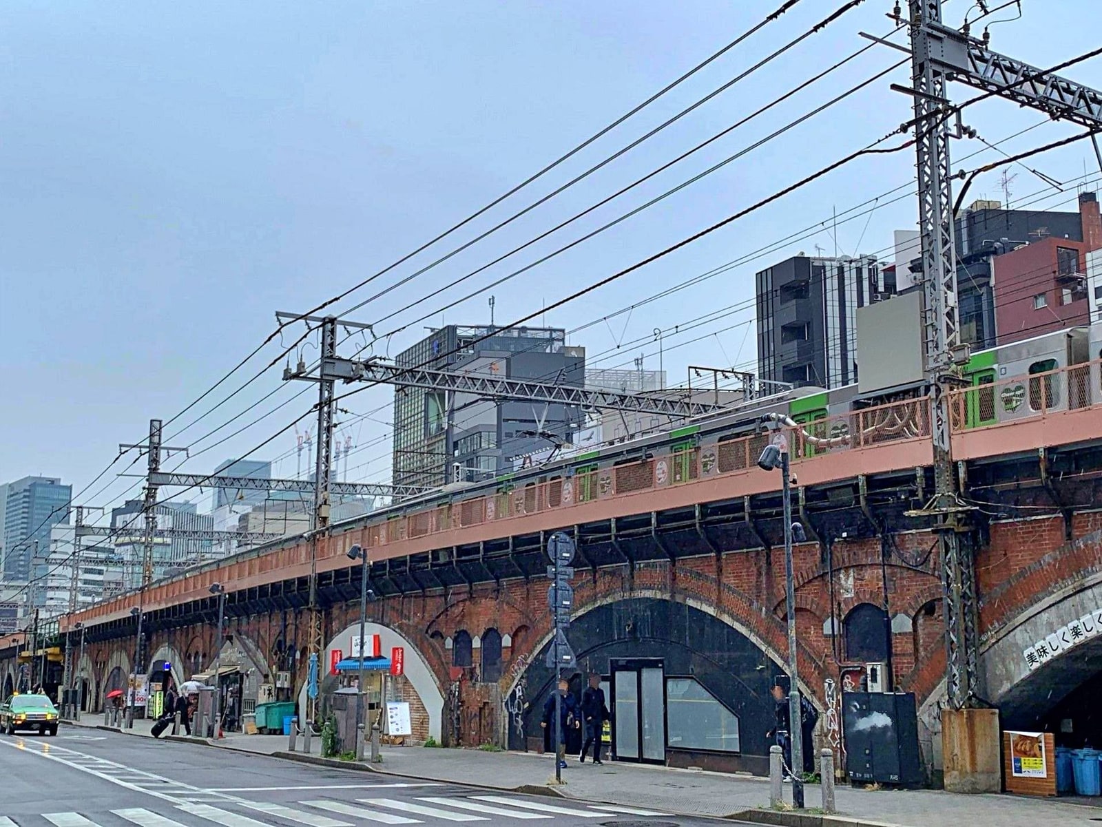 Everyday detail from the Shimbashi neighbourhood