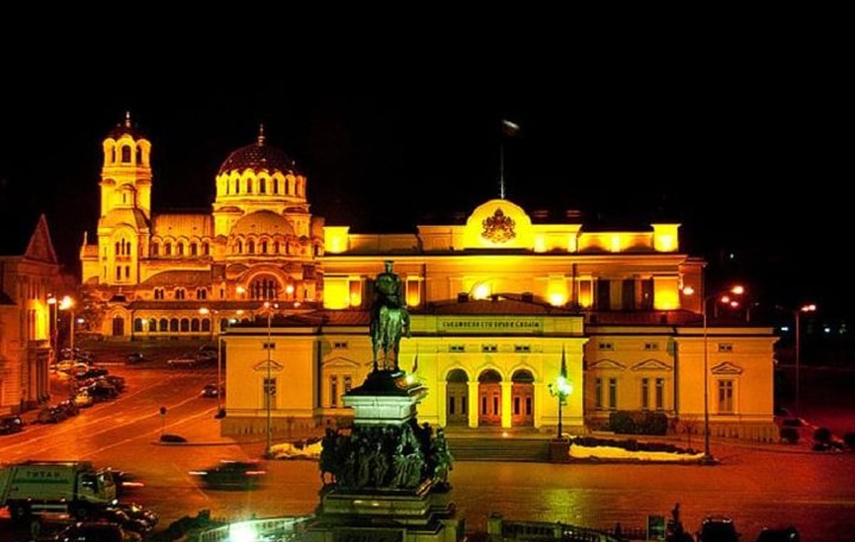 Sofia by Night Panoramic Tour with Dinner and Folklore Show