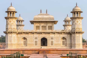 Sunrise Taj Mahal Agra Day trip from Delhi