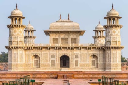 Sunrise Taj Mahal Agra Day trip from Delhi