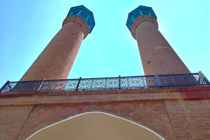 Ganja_tour_shah_abbas_mosque_ganja-Double minaret