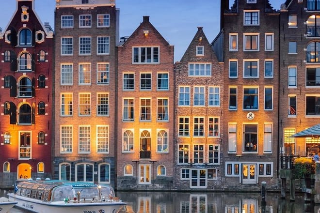 "Best of Amsterdam: Luxury Walking Tour + Boat + Museum"