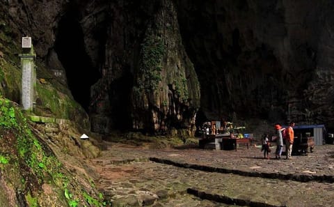 Private Day Trip to Perfume Pagoda from Hanoi