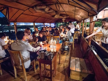 Damnoen Saduak Floating Market Tour with Paddle Boat Ride