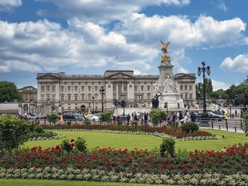 Royal Palaces and Heritage Tour in London