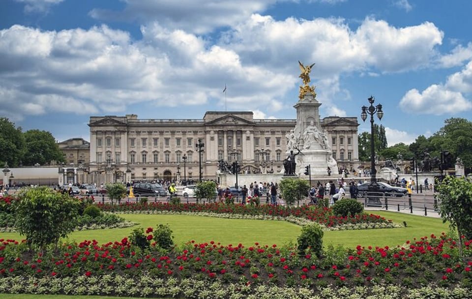 Royal Palaces and Heritage Tour in London