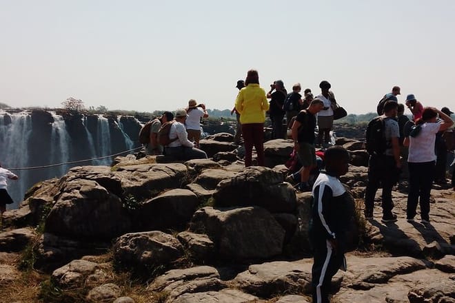 Guided Tour of the Falls 9