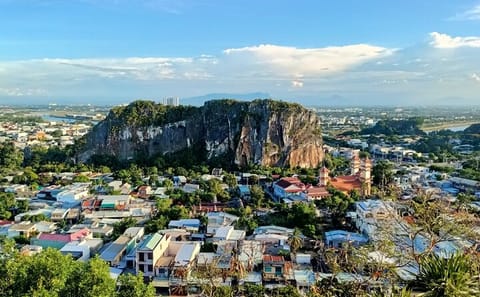 Marble Mountains and Am Phu Cave Tour in Da Nang