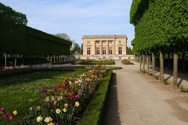 Private Versailles and Maintenon Full-Day History Tour 8