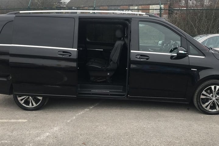 London Stansted Airport Private Transfers to/from London (Postcode WC1 to WC2) 2