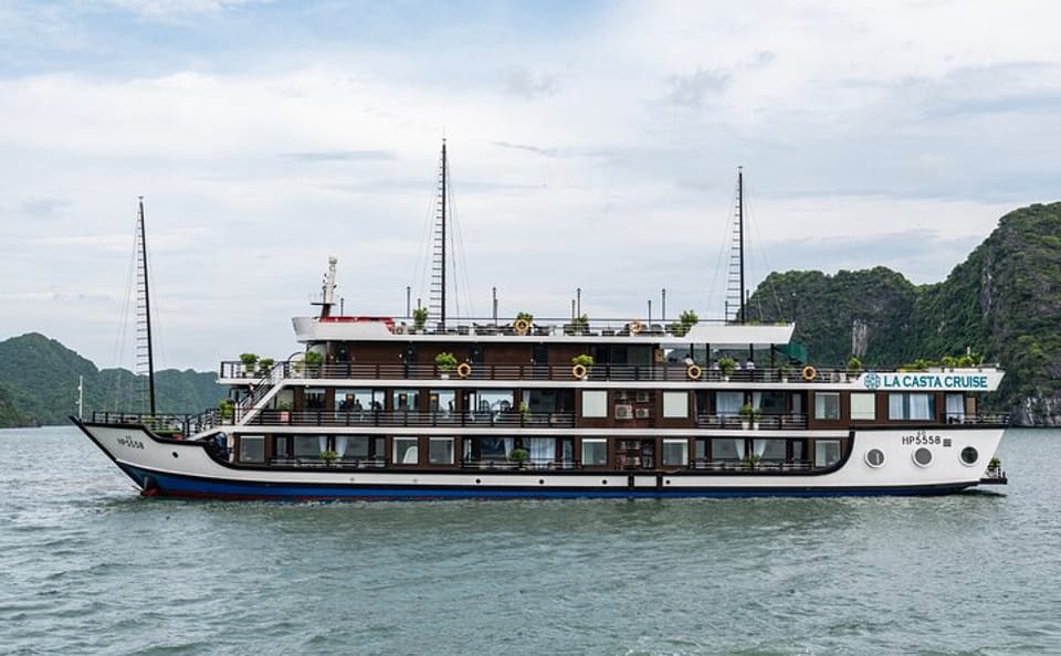 Luxury Overnight Cruise and Adventure in Hạ Long Bay