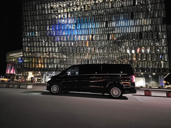 Private Transfer: Keflavik Airport → Reykjavík MPV 6 Pax (standard) photo 4