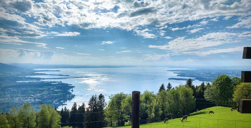A vista do alto do Pfänder, na Áustria: o lago de Constança e os três países.