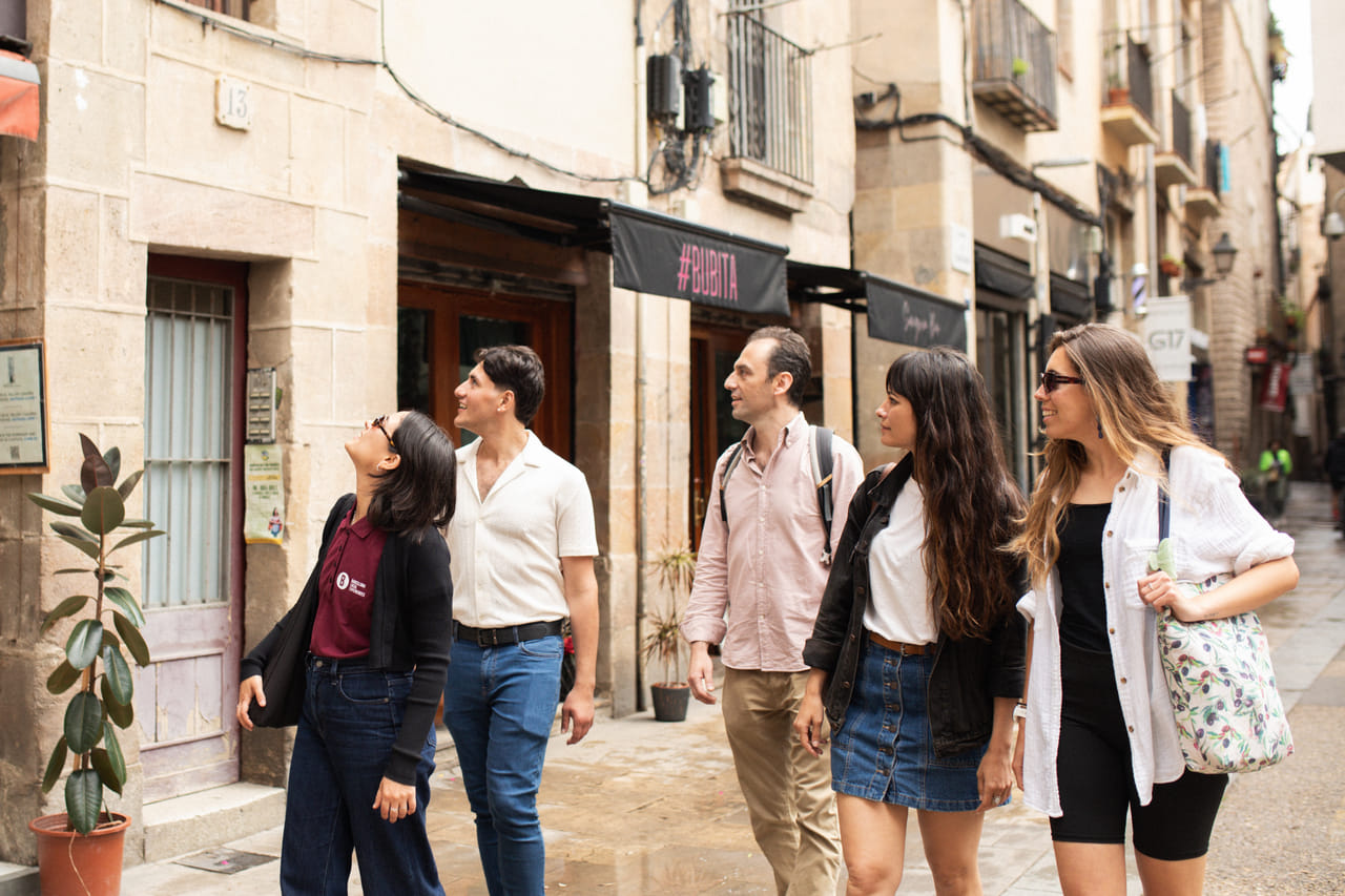 Private tapas and wine walking tour experience 7
