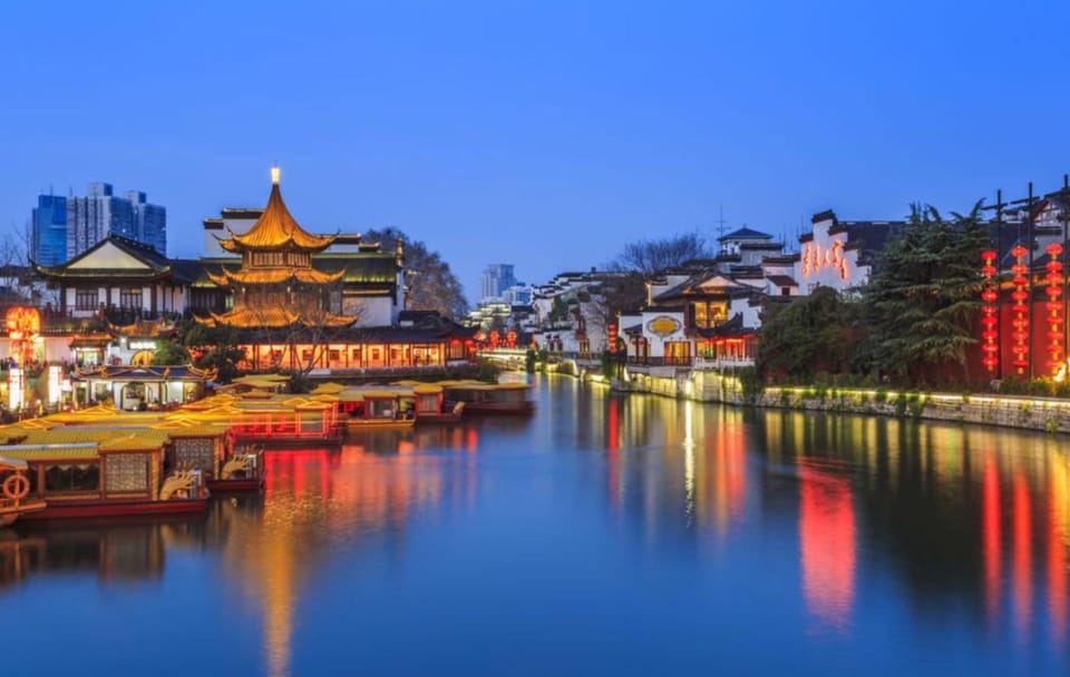 Qinhuai River Cruise and Confucius Temple Tour in Nanjing