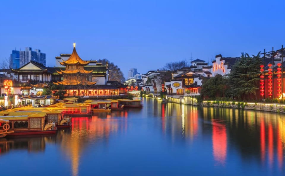 Qinhuai River Cruise and Confucius Temple Tour in Nanjing